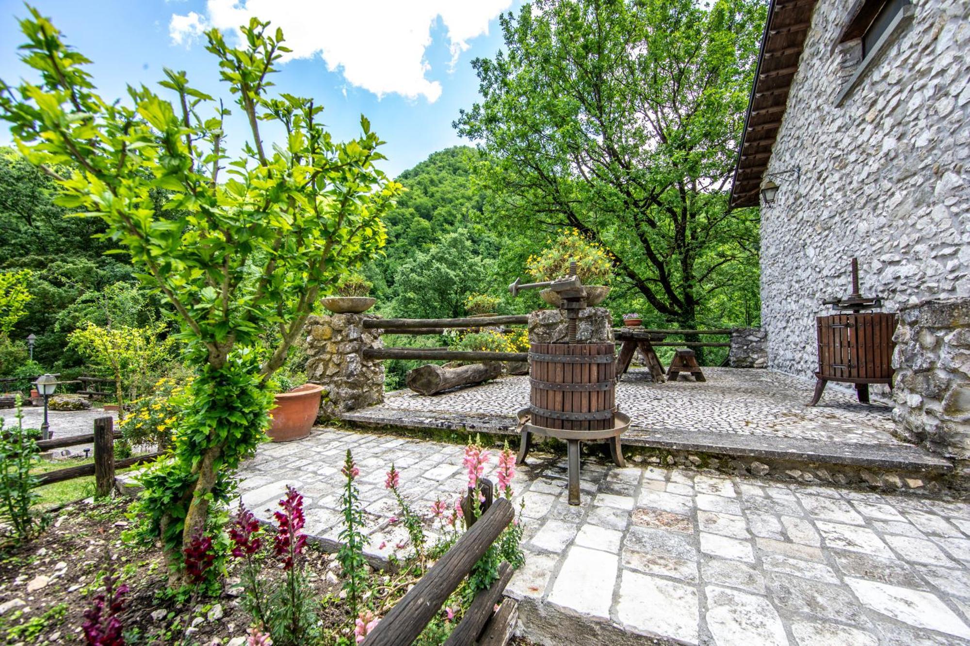 Agriturismo La Ferrera Varco Sabino Exterior foto