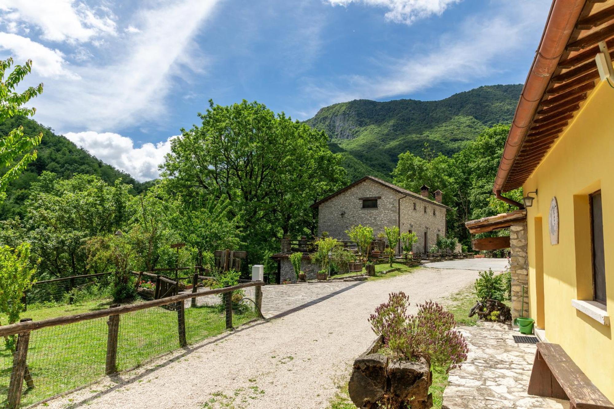 Agriturismo La Ferrera Varco Sabino Exterior foto